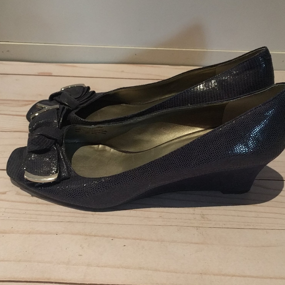 👠👠Open toe blue leather shoes by Bandolino
